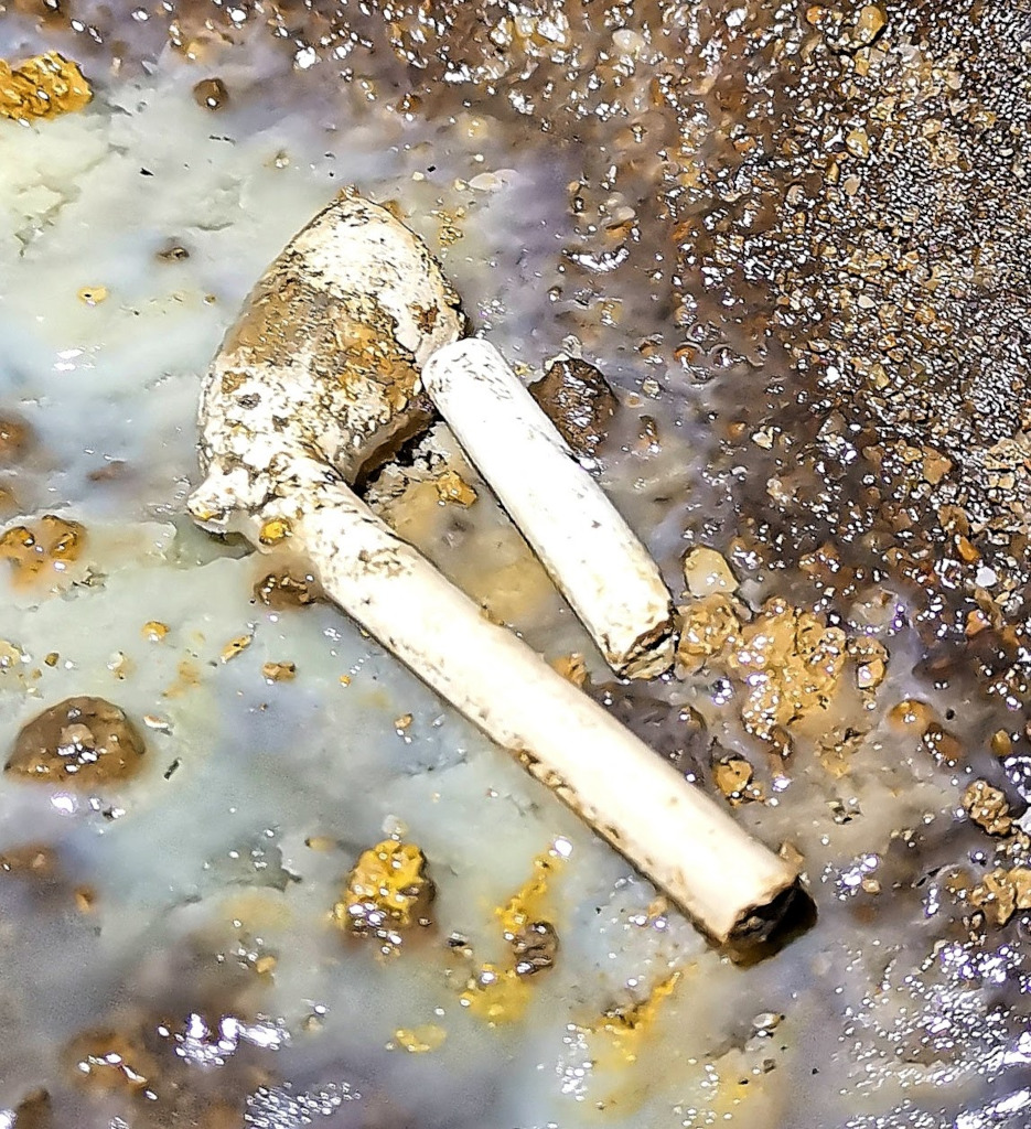 An old clay pipe, left by a miner in Moorfurlong Cave and Mine, Derbyshire. Photo © Gaz McShee 2022.